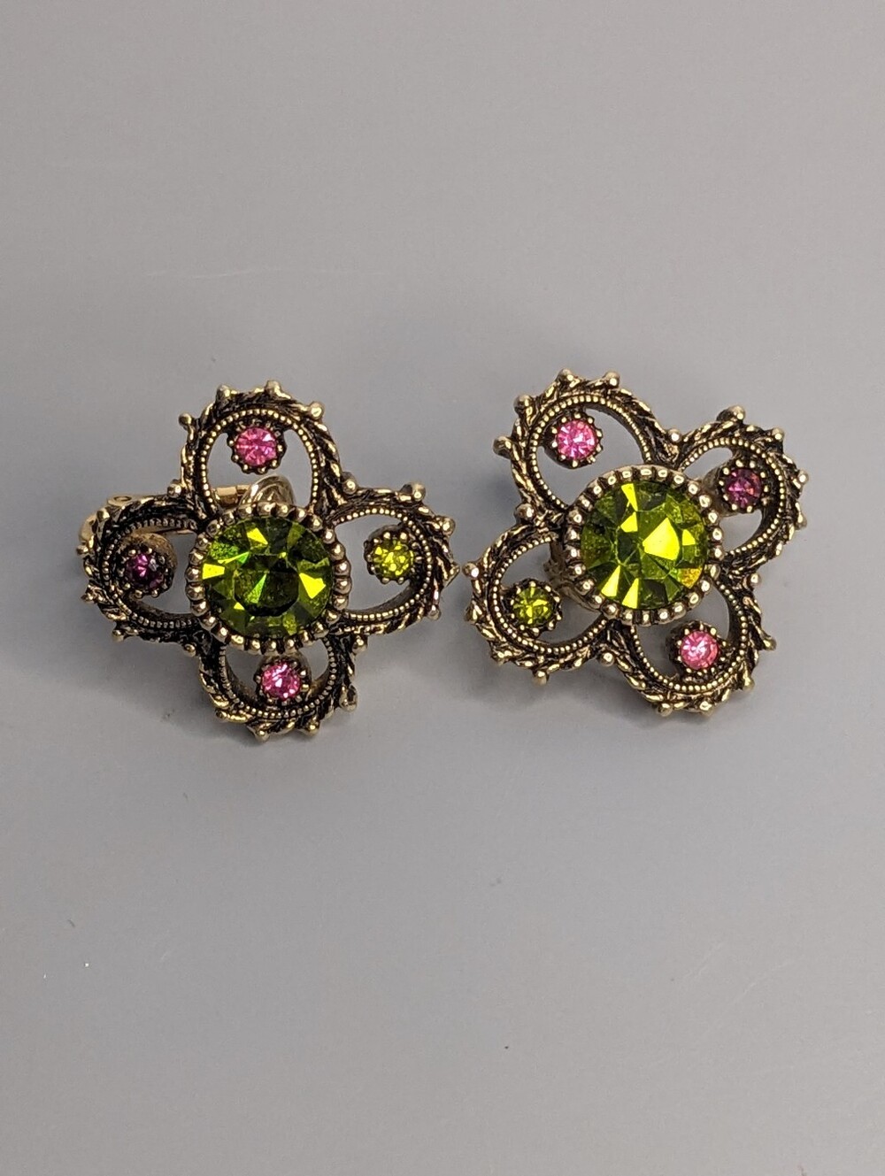 Sarah Coventry Mid Century Floral Clip On Earrings Green Pink One Clip Loose